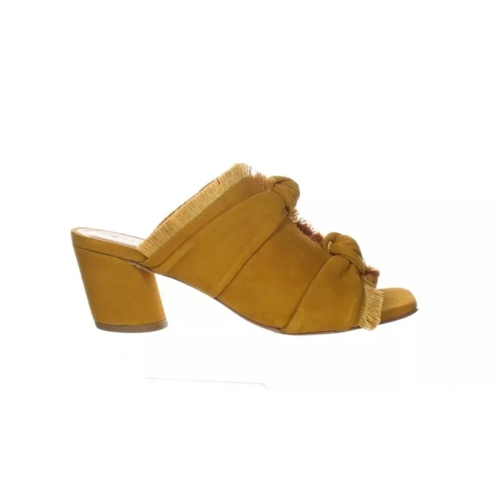 New nib Bernardo fae mustard sandals slides $200 retails 6.5m